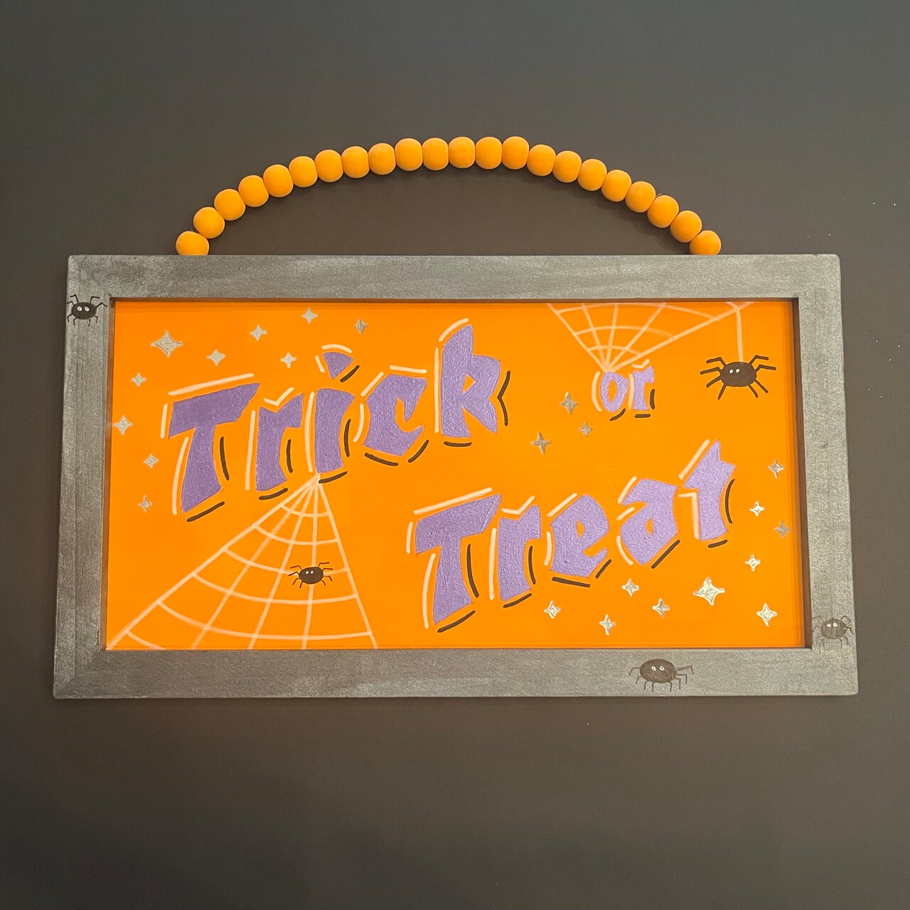 Crafting Basics: Acrylic Painted Trick-or-Treat Sign with @ProbablySketch